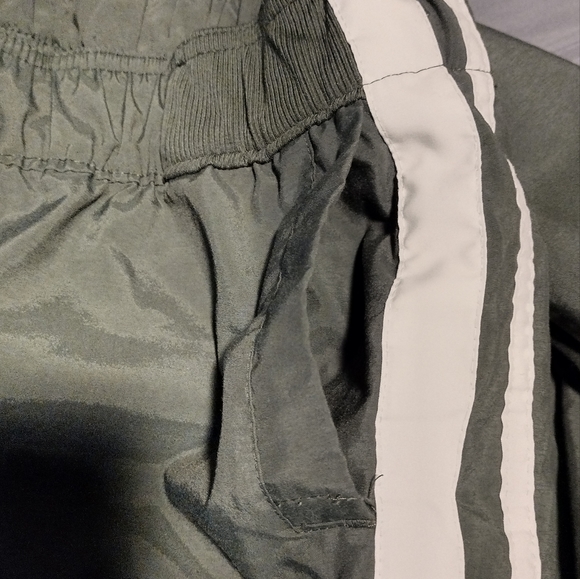 Nike Sportswear - Picture 8 of 9